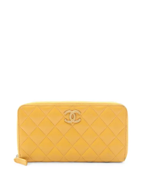 CHANEL Pre-Owned Matelassé zip-around wallet Yellow 1094639