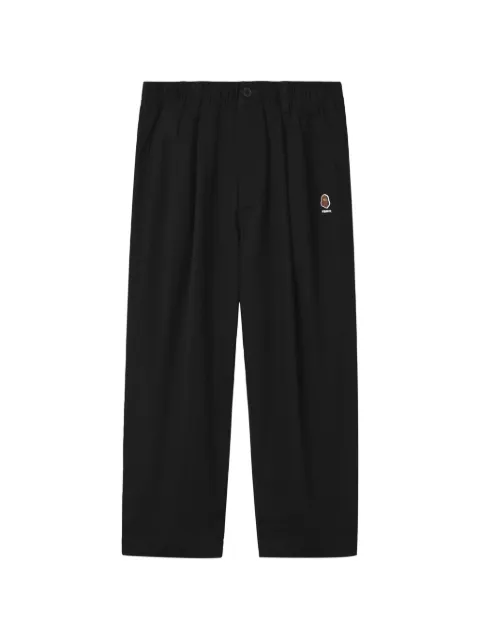 FINGERCROXX logo-patch pleated trousers Black FFXPTM01448X