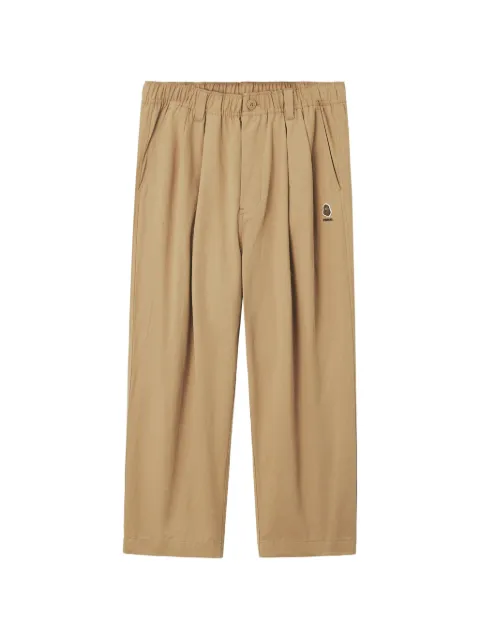 FINGERCROXX logo-patch pleat-detail trousers Neutrals FFXPTM01448X