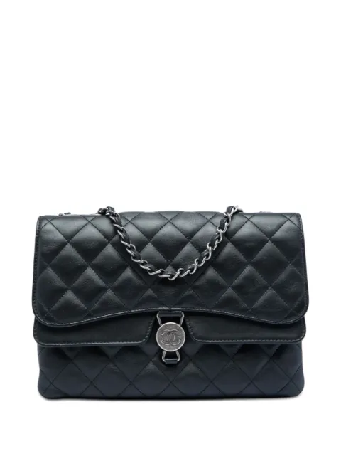 CHANEL Pre-Owned 2015-2016 Quilted Lambskin CC Round Clasp Accordion Flap shoulder bag Black C583ZNAEWKI7EBND