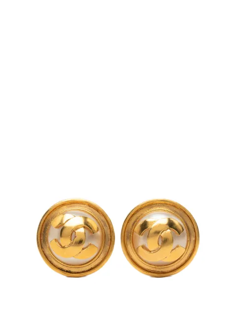 CHANEL Pre-Owned 1995 CC Gold Plated and Faux Pearls Clip On Earrings costume earrings Gold C2G0Y3G4NID25C2B