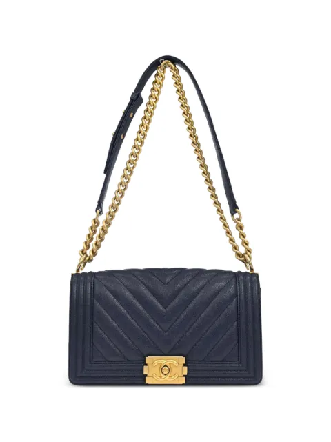 CHANEL Pre-Owned 2018 medium Boy Chanel chevron-pattern shoulder bag Blue 179388