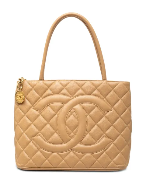 CHANEL Pre-Owned 2003-2004 Caviar Medallion tote bag Neutrals SFKA96OEKBJ9M702