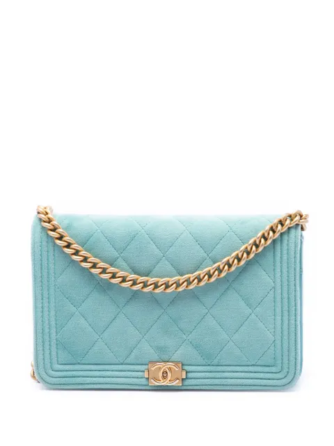 CHANEL Pre-Owned 2019 Quilted Velvet Boy Wallet On Chain crossbody bag Blue ZJUPKHKQEV0WD6RT