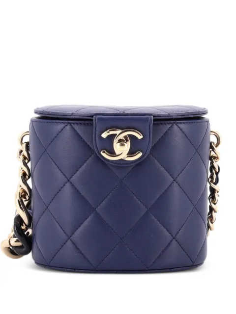 CHANEL Pre-Owned Resin Elegant Chain Tubular Vanity Case Quilted Lambskin Small crossbody bag Blue 0GJPOFYHFWO54Z3P