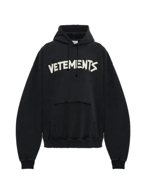 VETEMENTS logo-print distressed hoodie Black MH27HD149B