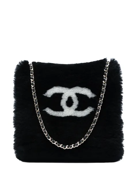 CHANEL Pre-Owned 2021-2026 CC Shearling Muff shoulder bag Black YK3CSFX28MY1AF8L