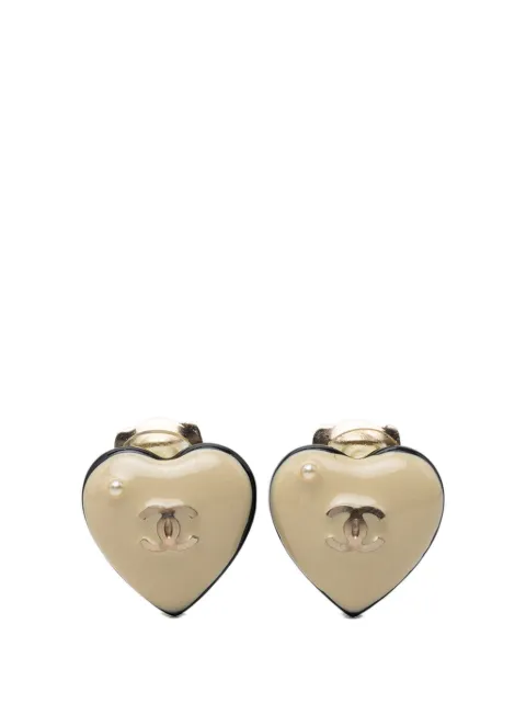 CHANEL Pre-Owned 2006 CC Resin Faux Pearl Heart Clip On Earrings costume earrings White JYTO5SVTD6XOETT8