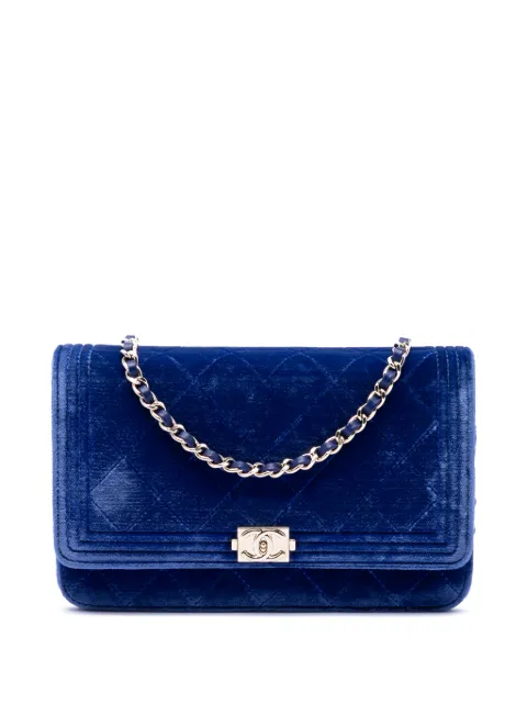 CHANEL Pre-Owned 2015-2016 Quilted Velvet Boy Wallet On Chain crossbody bag Blue YWJYB299C98NA219