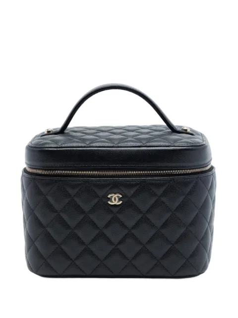 CHANEL Pre-Owned 2021 Medium CC Quilted Caviar Case vanity bag Black ULODB8J66ETPBWP5