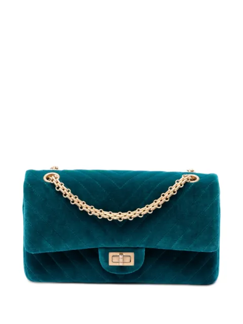 CHANEL Pre-Owned 2018-2019 Chevron Velvet Reissue 2.55 Double Flap 225 shoulder bag Blue 4BFAA3HAQ1T5UE09