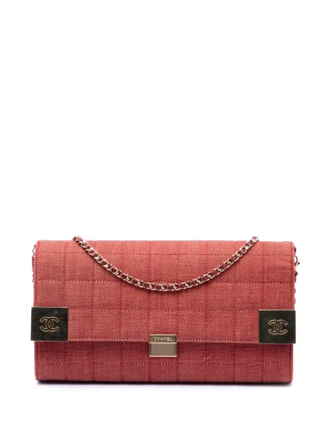 CHANEL Pre-Owned 2002-2003 CC Choco Bar Denim Chain Flap shoulder bag Red QQ3BLLL9XZT5AOUU