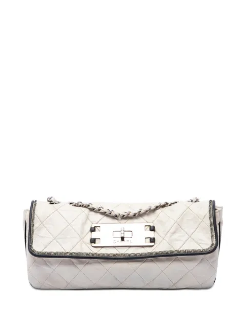 CHANEL Pre-Owned 2008-2009 Quilted Lambskin East West Mademoiselle Flap shoulder bag White 4AG9PWY4YZ7TM3G0