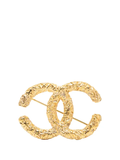 CHANEL Pre-Owned 2001 CC Gold Plated Baroque Embossed Brooch costume brooch Gold VV7SCCJ7ZIL9LAYZ