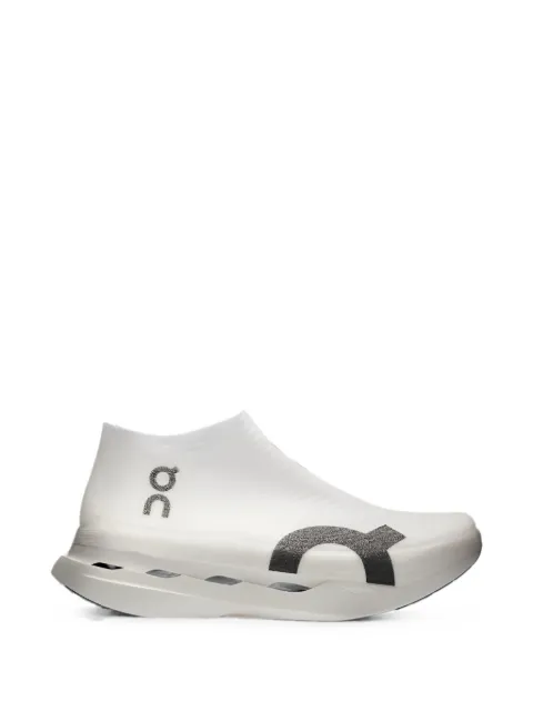 On LightSpray Cloudboom Strike sneakers White 3UE30010462