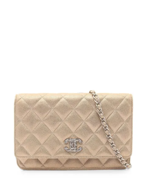 CHANEL Pre-Owned 2015-2016 Matelassé chain wallet Gold 109076621337111