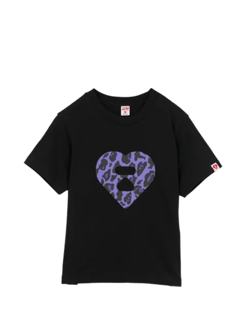APEE™ by *A BATHING APE® heart-print logo-patch T-shirt Black 0PXTEAF377A6RBKX00S