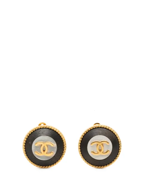 CHANEL Pre-Owned 1996 CC Gold Plated Twisted Faux Pearl Enamel Clip On Earrings costume earrings Black 05I6O841M58MW9OC