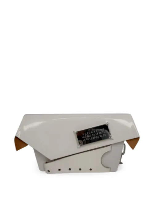 Maison Martin Margiela Pre-Owned Snatched patent leather shoulder bag White RFCPUGBBA762377W