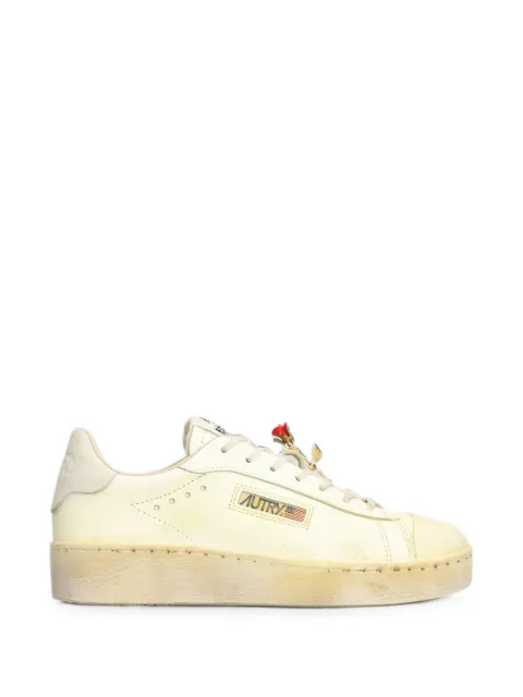 Autry Dallas Vint Low rose-brooch sneakers Neutrals DVLWYH01
