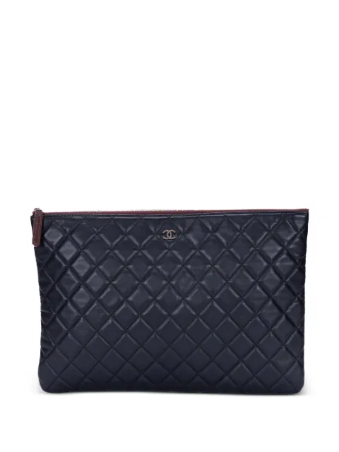 CHANEL Pre-Owned large O Case quilted clutch bag Black 20048810