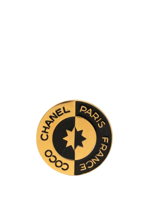 CHANEL Pre-Owned 1950-1970 Gold Plated Enamel Coco Star Logo Round Brooch costume brooch Gold FYC1K3FS5MX9446O