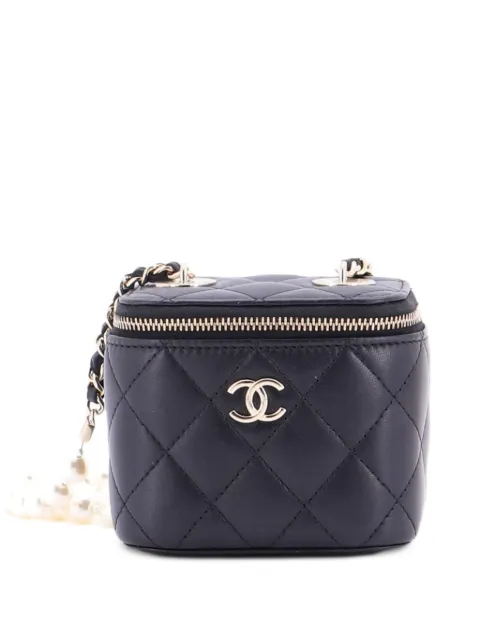 CHANEL Pre-Owned Vanity Case with Pearl Chain Quilted Lambskin Mini clutch bag Black 7TQUF8F5WSMZOSN5