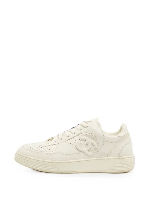 CHANEL Pre-Owned CC-logo low-top sneakers White 1380159