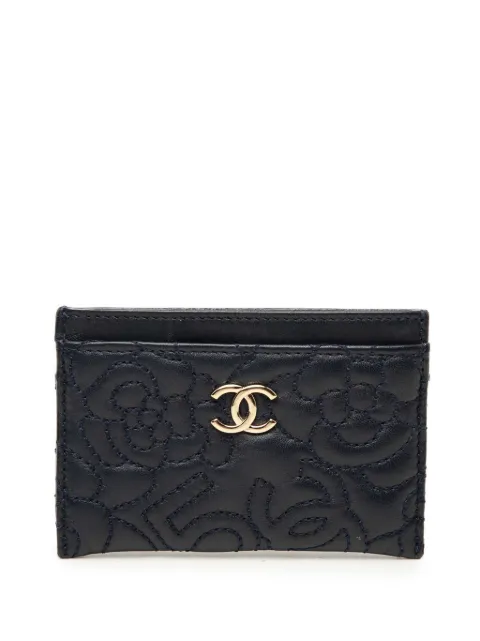 CHANEL Pre-Owned 2018-2019 CC Embossed Lambskin Camellia card holder Blue SOX0RH59C7HHYKGN