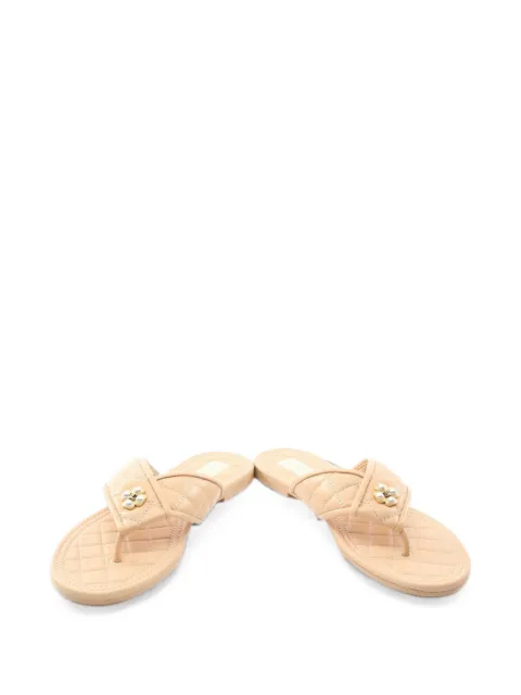 CHANEL Pre-Owned 1986-1988 thong sandals Neutrals 1079905
