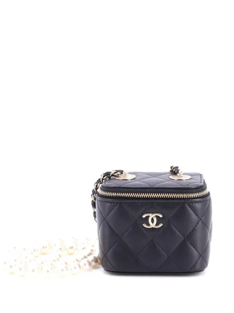 CHANEL Pre-Owned Vanity Case with Pearl Chain Quilted Lambskin Mini clutch bag Black 1ZBV5A8LQLF9EVJW