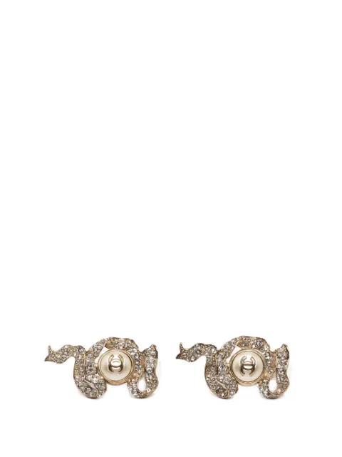 CHANEL Pre-Owned 2018 CC Gold Plated Strass and Faux Pearl Ribbon Bullet Back Earrings costume earrings Gold 06DEIUB1AAWNC6TD