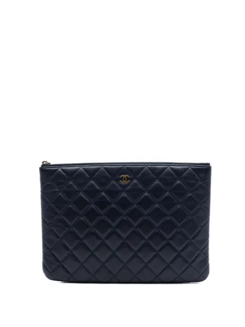 CHANEL Pre-Owned 2014-2015 Medium Quilted Lambskin O Case clutch bag Blue 8R1959TT94ZC3LKE