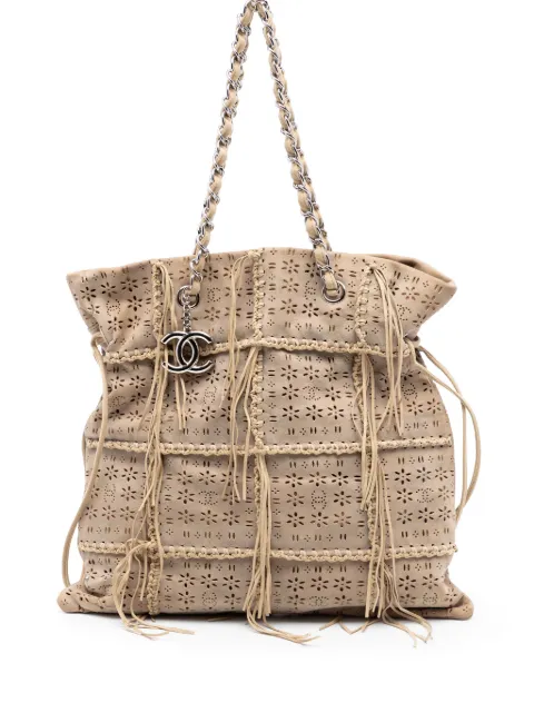 CHANEL Pre-Owned 2010-2011 Perforated Suede Fringe tote bag Neutrals ZJL77M4QSZMO2ASU