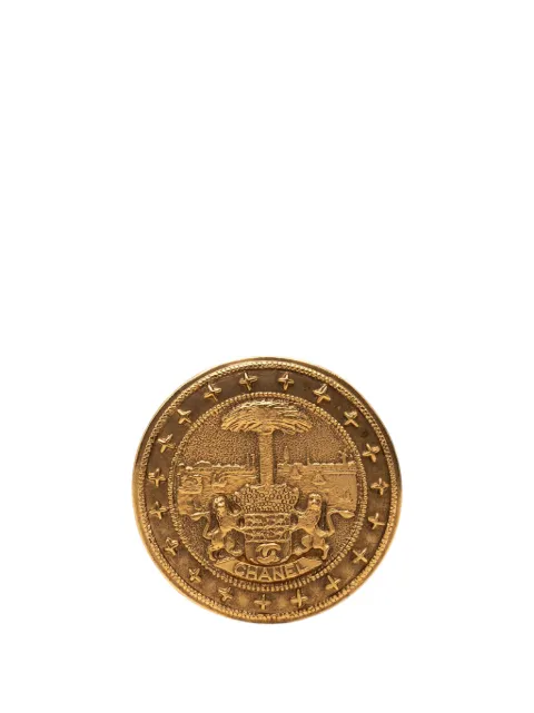 CHANEL Pre-Owned 1970-1980 CC Gold Plated Lion Crest Medallion Brooch costume brooch Gold ONV7NKIISOEW96N4
