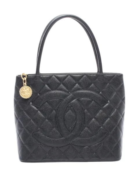 CHANEL Pre-Owned 2002-2003 Caviar Medallion tote bag Black PWGK2GW9NPV5O4QG