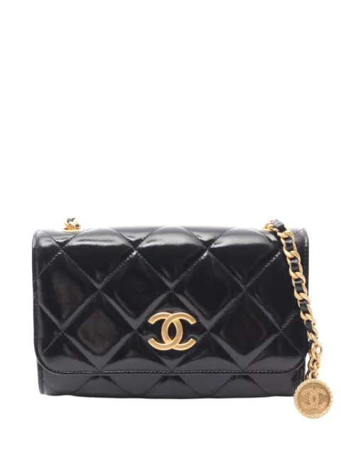 CHANEL Pre-Owned 2021-2026 CC Quilted Patent Medallion Single Flap crossbody bag Black B9JET1FOJSG7KXH3