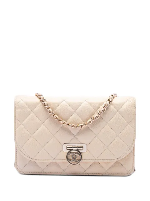 CHANEL Pre-Owned 2019 Round CC Quilted Calfskin Flip Lock Wallet On Chain crossbody bag Neutrals WBP7CPGC47DWUPQF