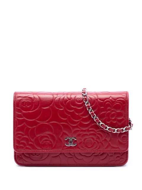 CHANEL Pre-Owned 2014 CC Embossed Lambskin Camellia Wallet On Chain crossbody bag Red O8DZSZKOKETJ2TX4
