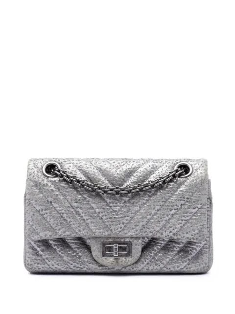 CHANEL Pre-Owned 2016-2017 Chevron Metallic Textured Calfskin Reissue 2.55 Double Flap 224 shoulder bag Silver DX7OBIIGLR5HWVSV