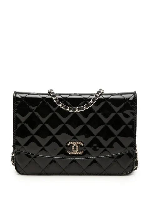 CHANEL Pre-Owned 2009-2010 CC Quilted Patent Brilliant Wallet On Chain crossbody bag Black AEQ80A3IVY8J1QGP
