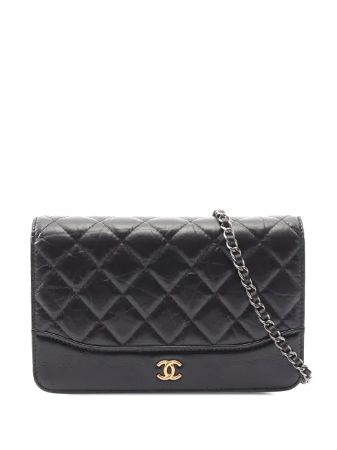 CHANEL Pre-Owned 2019 Quilted Aged Calfskin Gabrielle Wallet On Chain crossbody bag Black XGR2EAT3UJUMKU1P