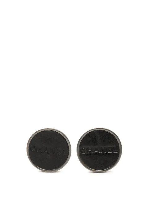 CHANEL Pre-Owned 2000 Brass Leather Logo Clip On Earrings costume earrings Black GYRZRPVLKFA91UYT