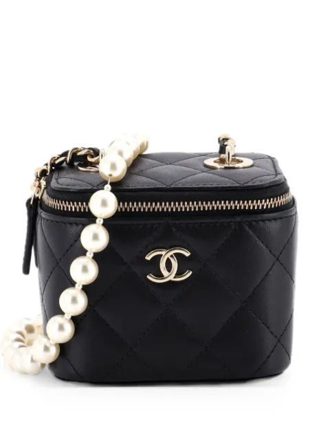 CHANEL Pre-Owned Vanity Case with Pearl Chain Quilted Lambskin Mini clutch bag Black ZB3A4I65QXNAPJES