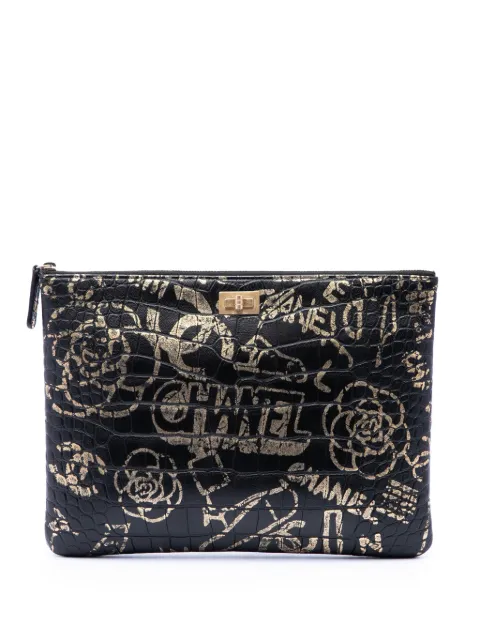 CHANEL Pre-Owned 2019 Crocodile Embossed Calfskin Cocodile Graffiti 2.55 Reissue clutch bag Black 4WCSYBHI3IM2D26O