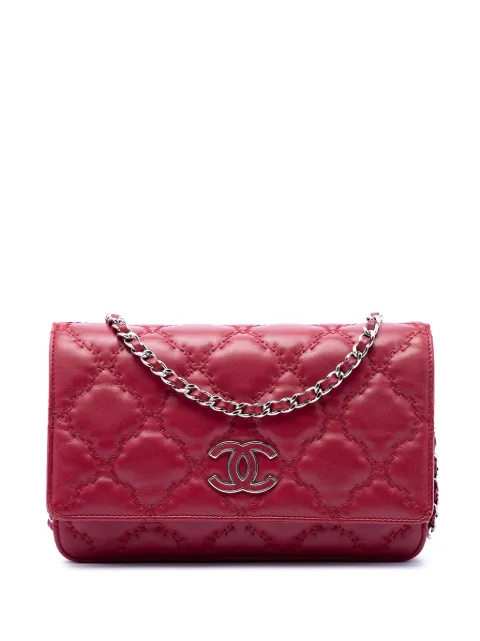 CHANEL Pre-Owned 2012-2013 CC Quilted Calfskin Double Stitch Hamptons Wallet on Chain crossbody bag Red 0JJGO6KEF7J2NBSS