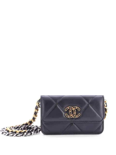 CHANEL Pre-Owned 19 Clutch With Chain Quilted Lambskin shoulder bag Black SAREFZDBB5XAHSCG