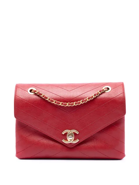 CHANEL Pre-Owned 2018 Small CC Chevron Calfskin Envelope Flap crossbody bag Red 4OJ4SQ1V2B0WH1N4