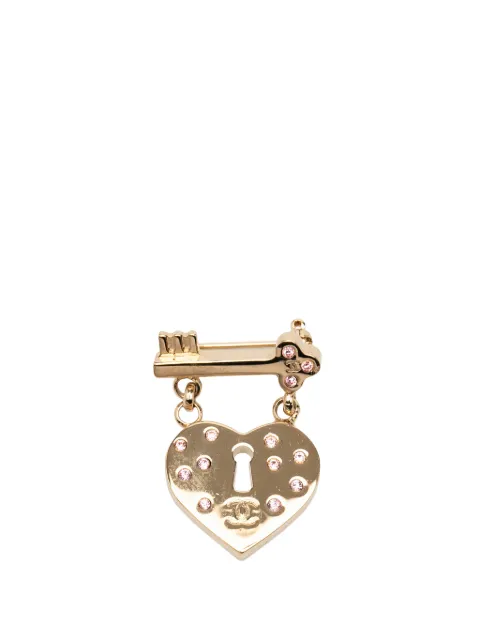 CHANEL Pre-Owned 2002 CC Gold Plated Strass Heart Lock and Key Brooch costume brooch Gold ZSV76JH4I0FWOD5B