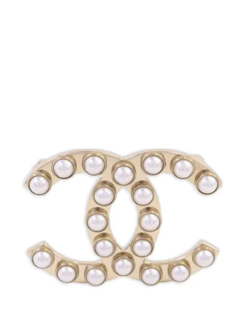 CHANEL Pre-Owned CC faux-pearl brooch Gold BROOCH